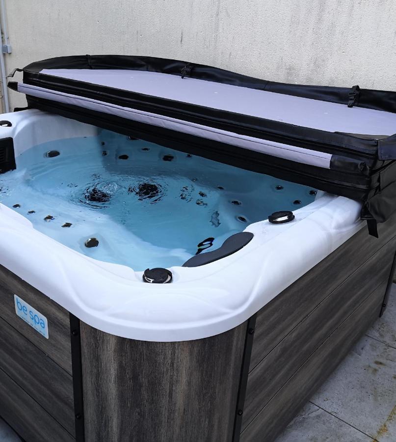 O Rethel Jacuzzi, Gite Ardennes Екстер'єр фото