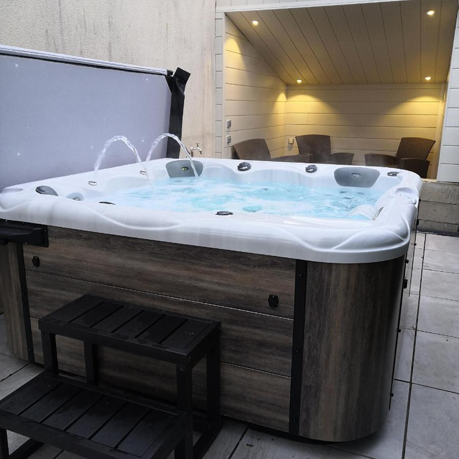 O Rethel Jacuzzi, Gite Ardennes Екстер'єр фото