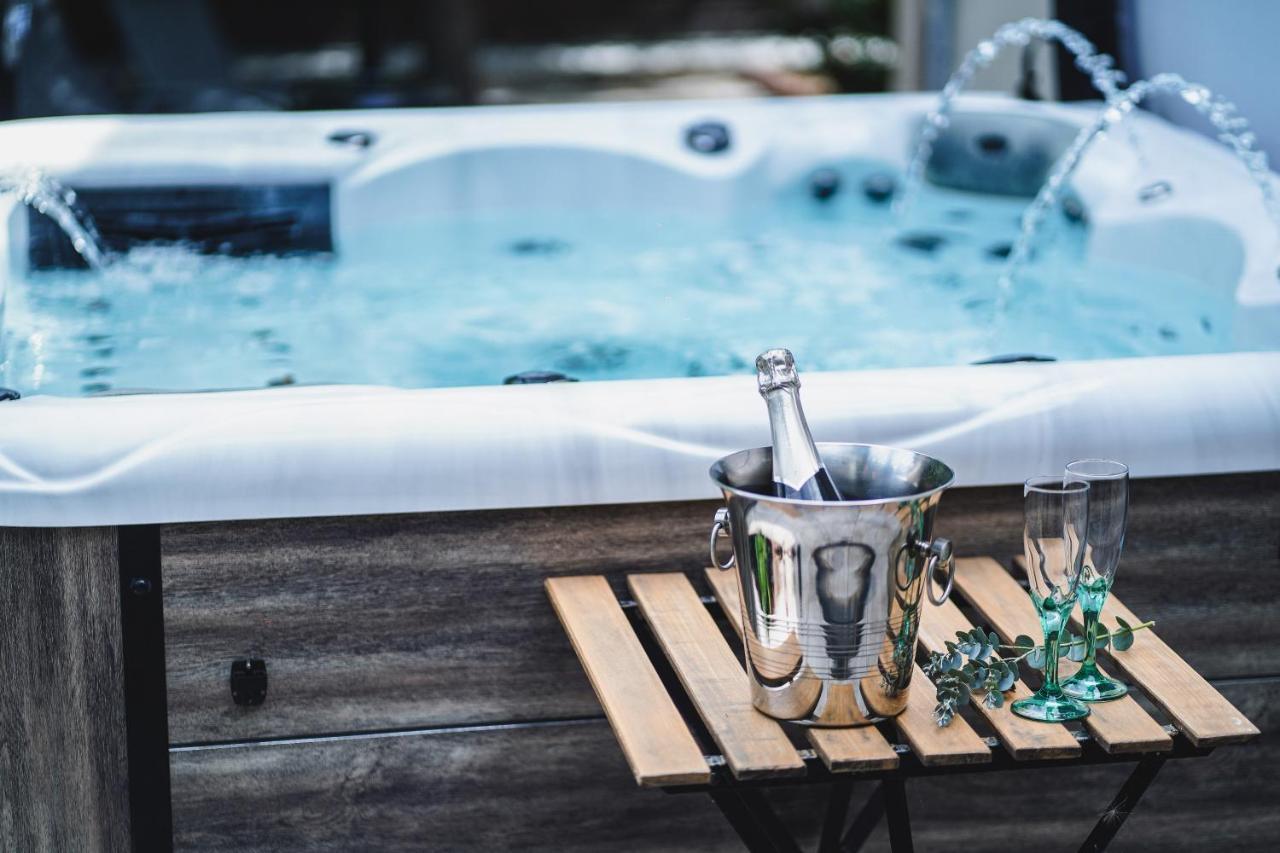 O Rethel Jacuzzi, Gite Ardennes Екстер'єр фото