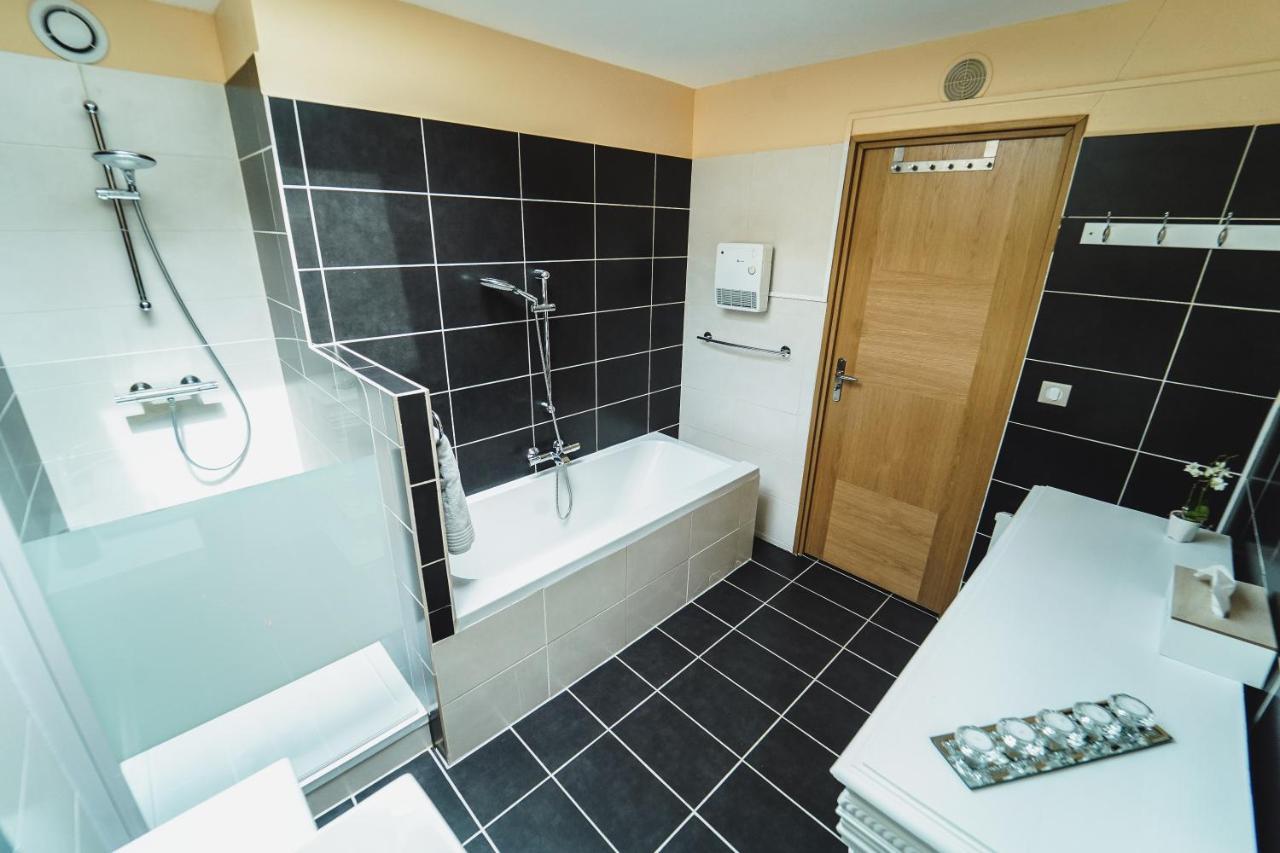 O Rethel Jacuzzi, Gite Ardennes Екстер'єр фото