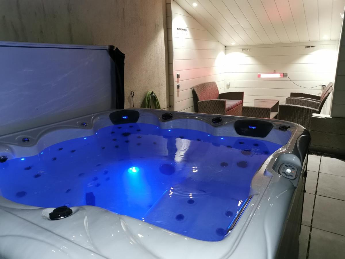 O Rethel Jacuzzi, Gite Ardennes Екстер'єр фото